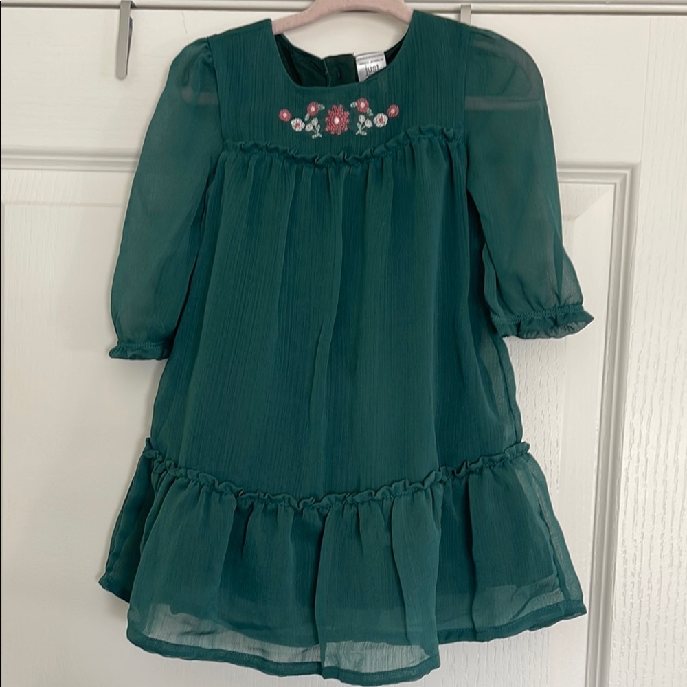 Elegant Green Dress with Floral Embroidery